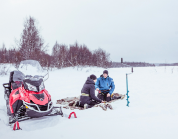 PESCA SUL GHIACCIO IN MOTOSLITTA 