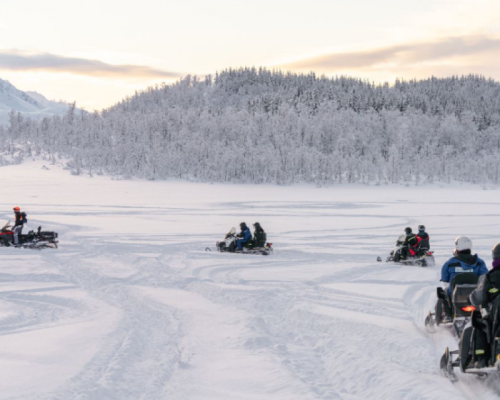 LYNGEN SNOWMOBILE SAFARi,