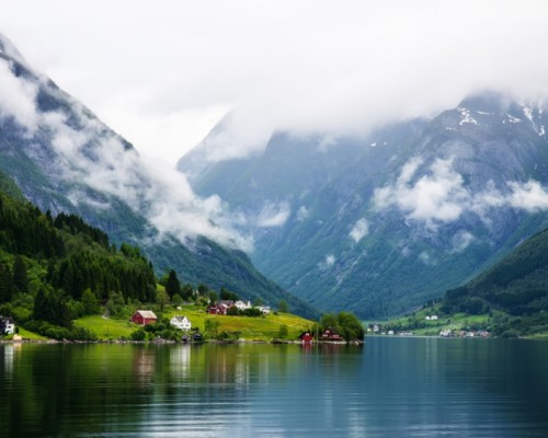 NORVEGIA AUTENTICA E HURTIGRUTEN